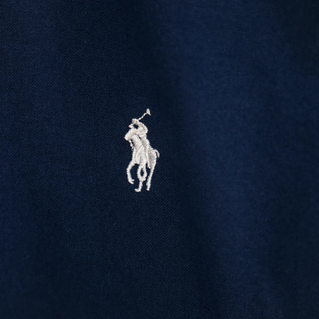 P270 zp version [Exclusive supply] Ralph Lauren/Ralph Lauren's classic evergreen single product 100 cotton Oxford spun old money style casual long-sleeved shirt. 100% restored workmanship. The entire garment is embedded with seams and clean edges. The upper back seams are reorganized for a better fit. ✅ 100 cotton Oxford spun on the face. Pre-wash treatment. The texture is tight and soft. ✅ Custom dyed original pearlescent white bottom buttons. Size partitions. ✅ Special shaped chiffon foil is included in the collar door tube. It is not easy to deform and pull. ✅ RL classic version of the Oxford shirt. The thick and crisp feeling brought by the Oxford cloth. It can be worn alone or as an outer layer. It can be worn in all seasons. It is a must-have item for the wardrobe. Get it with your eyes closed. Color: black, white, pink, blue, carbon gray, khaki, navy blue and red label, dark blue and white label (8 colors) Size: S M L XL Number: WW10970